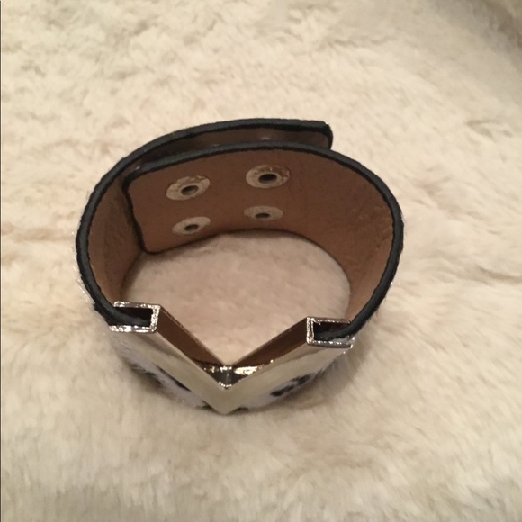 White leopard Wrap Bracelet - Picture 2 of 2